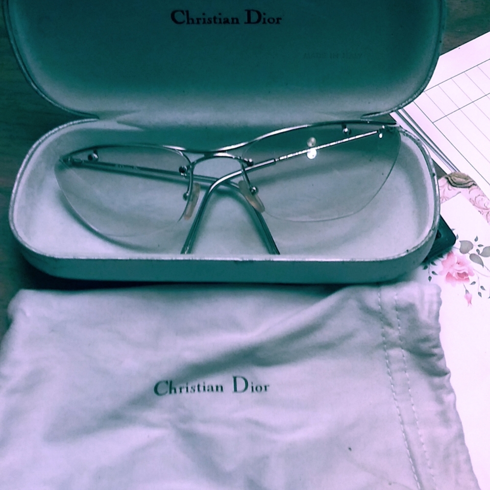 Glasses - Picture 3 of 3